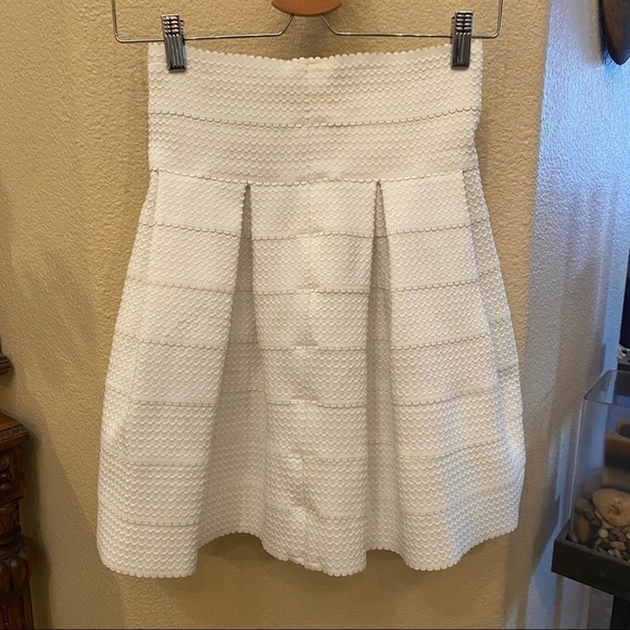 H&M Dresses & Skirts - NWT~H&M White Skater Skirt Size Small